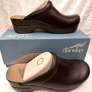 Brand new Dansko clogs